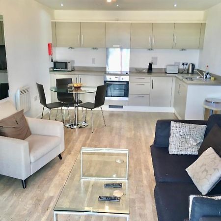 New Central Woking 1 And 2 Bedroom Apartments With Free Gym, Close To Train Station Экстерьер фото