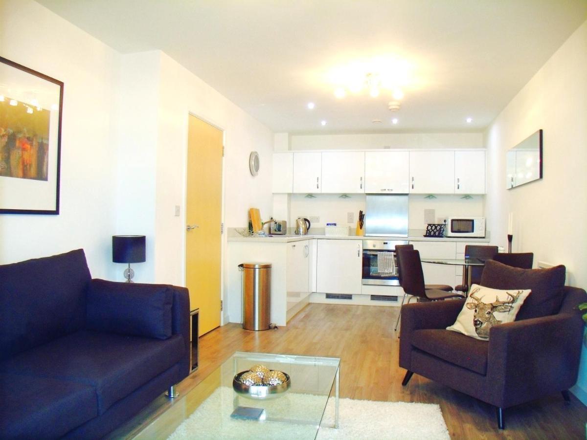 New Central Woking 1 And 2 Bedroom Apartments With Free Gym, Close To Train Station Экстерьер фото