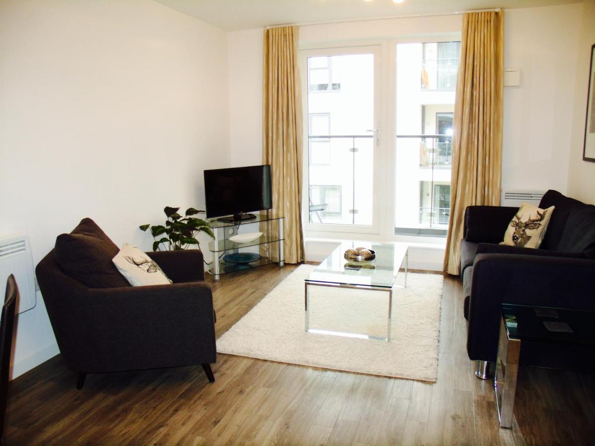 New Central Woking 1 And 2 Bedroom Apartments With Free Gym, Close To Train Station Экстерьер фото