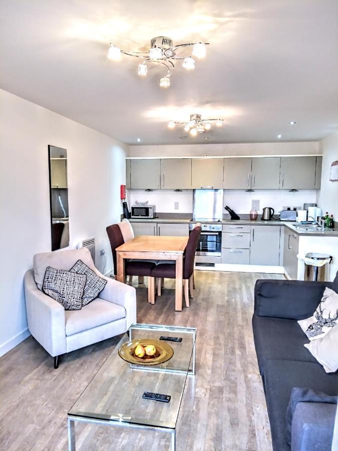 New Central Woking 1 And 2 Bedroom Apartments With Free Gym, Close To Train Station Экстерьер фото