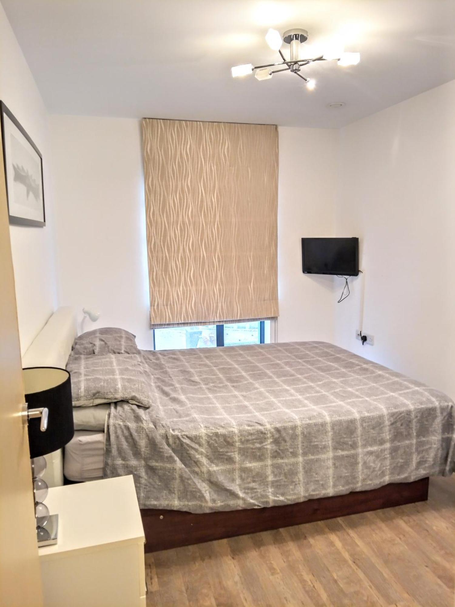 New Central Woking 1 And 2 Bedroom Apartments With Free Gym, Close To Train Station Экстерьер фото