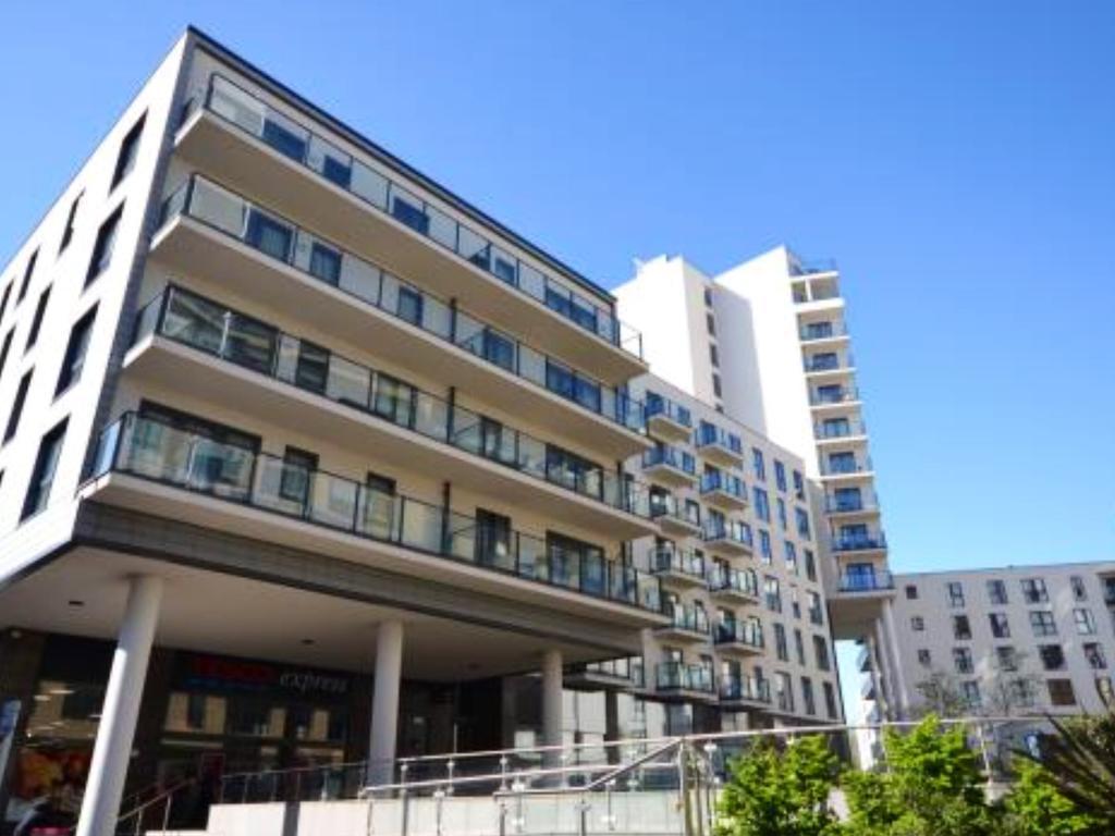 New Central Woking 1 And 2 Bedroom Apartments With Free Gym, Close To Train Station Экстерьер фото