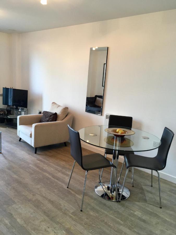 New Central Woking 1 And 2 Bedroom Apartments With Free Gym, Close To Train Station Экстерьер фото