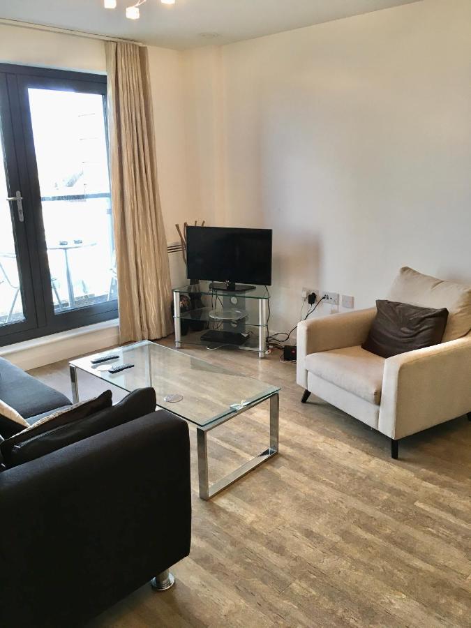 New Central Woking 1 And 2 Bedroom Apartments With Free Gym, Close To Train Station Экстерьер фото