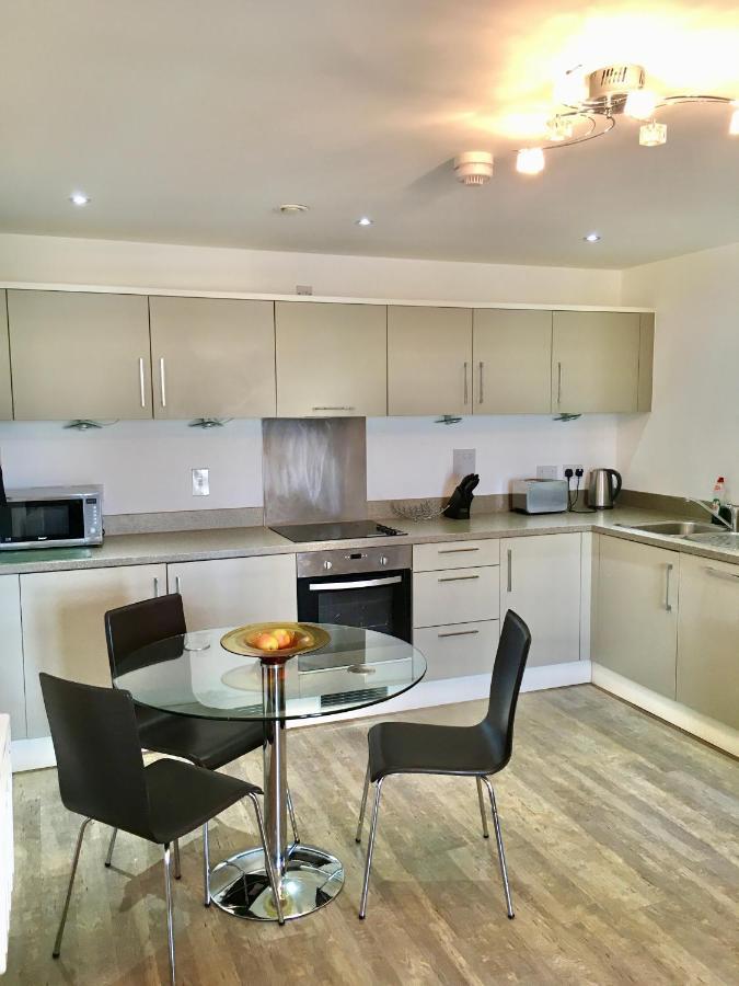 New Central Woking 1 And 2 Bedroom Apartments With Free Gym, Close To Train Station Экстерьер фото